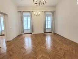Edler Altbau im Zentrum für Büro oder Ordination