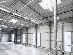 Moderne Lagerhalle im Wiener Norden