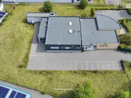 Produktionsliegenschaft direkt an der S5 mit Erweiterungsfläche