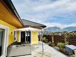 Schöner Bungalow in der Nähe des Traunsees mit Bergblick