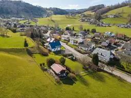 Baugrundstück in Altmünster - 1.477 m², aufgeschlossen, mit Kleinwohnhaus und Potenzial für bis zu 3 Wohneinheiten