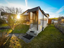 Einfamilienhaus und Garage und traumhaften Sonnengarten - mit großem Potential