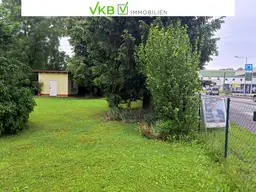 Baugrundstück mit gemauerter Gartenhütte in verkehrsgünstiger Lage direkt neben B1 vor Lambach