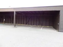 Großzügige und neuwertige Carport-Stellplätze mit guter Erreichbarkeit ...!