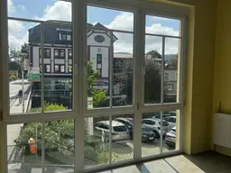 Lichtdurchflutetes Büro am Gasserplatz 1, 9620 Hermagor in bester Lage zu vermieten!