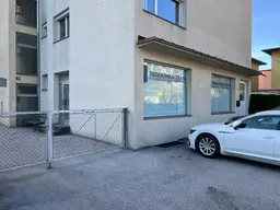 Geschäftsfläche mit Lager in Völs