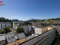Altstadtjuwel mit Potenzial – 4-Zimmer-Dachgeschosswohnung mit Festungsblick &amp; Dachterrasse in Toplage
