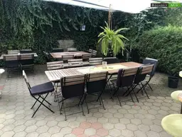 traditionelles Café mit Gastgarten - auch für Jungunternehmer geeignet