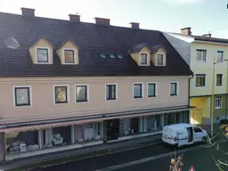 Wohn- und Geschäftshaus mit Garagen und Nebengebäude mit über 1.000 m² Nutzfläche