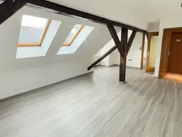 Teilsanierte Dachgeschosswohnung mit 3 Zimmern im Zentrum von Trofaiach