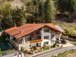 Riesiges Ein- oder Zweifamilienhaus mit 359 m² Wohnfläche, 2 Terrassen, Garage und Fernblick in Thalheim