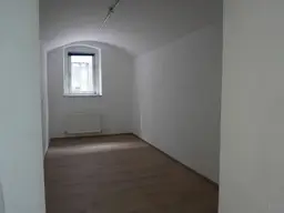 TU nähe, solide 1,5 Zimmerwohnung im TG eines Altbauwohnhauses in der Steyrergasse