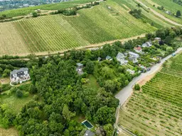 Premium-Lage am Nussberg: Baugrundstück mit genehmigter Doppelhaushälfte