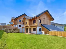Einzigartiges Doppelhaus in Massivholzbauweise