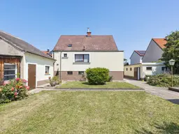 Renovierungsbedürftiges Einfamilienhaus mit 3 Zimmern, West-Ausrichtung und großem Garten