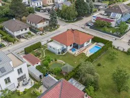 Lebenslanges Wohnrecht! 
Gepflegtes Einfamilienhaus mit Pool, Wintergarten und Gartenparadies in Ruhelage