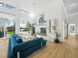 Lichtdurchfluteter, exklusiver Bungalow mit 5 Zimmern, 2 Bädern und privatem Seezugang