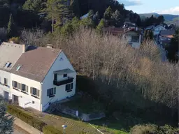 teilsaniertes Doppelhaus mit Keller und Garage auf schönem großem Grundstück zu verkaufen