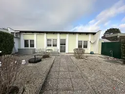 große UFERPARZELLE – renoviertes Seehaus mit traumhaftem breiten Uferbereich und Doppelgarage auf Pachtgrund zu verkaufen