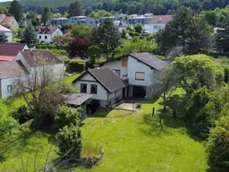 Wohnhaus mit ca. 3.000 m² großem Grundstück und Obstgarten zu verkaufen