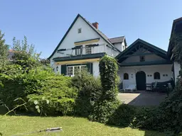 Stilvolles Haus in Bestlage von Wiener Neustadt – Großes Grundstück mit Pool, Altbaumbestand &amp; großer Garage