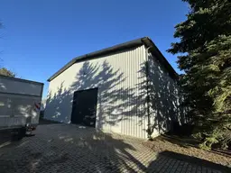 Lagerhalle mit 580 m² in Lichtenwörth – 6 m Höhe, Schwerlastregale, Sektionaltor &amp; Parkplatz