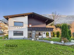 Panoramablick inklusive – Zweifamilienhaus mit Potenzial für Ihre Ideen