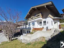Wohnhaus mit wunderschöner Aussicht am Sonnenhang