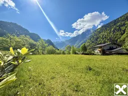Baugrund mit Bergpanorama
