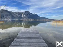 Traumhafter Badeplatz am Mondsee mit Steg
