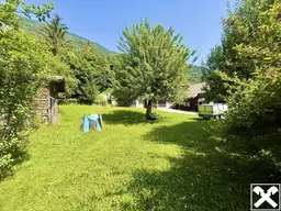 Großzügiges, sonniges Grundstück mit Altbestand