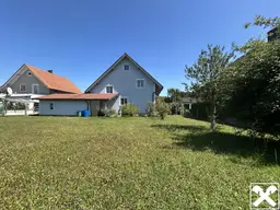 Wohnhaus mit großem Garten und viel Potential