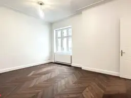 SERVITENVIERTEL - ERSTBEZUG - HIGH END ALTBAUWOHNUNG - STILJUWEL - 2 ZIMMER + NR - RUHELAGE