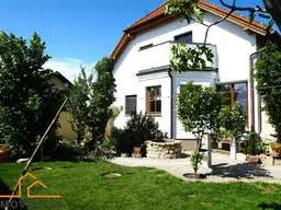 **NEU**FRÜHLING IM EIGENEN GARTEN- WOHLFÜHLOASE MIT POOL, SAUNA UND GARAGE IN FRAUENKIRCHEN!