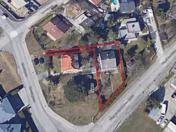 RENOVIERUNGSBEDÜRFTIGES EINFAMILIENHAUS IN GRÜNLAGE
