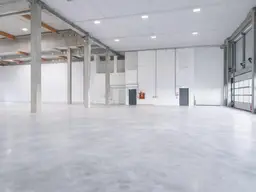 Kombination Lagerhalle 350 m2 + Büro 300 m2 südlich von Wien, in Wr. Neudorf