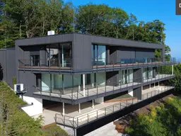 HIGH-END AUF ZWEI EBENEN | HAUSFLAIR MIT POOL UND PANORAMABLICK AM PÖSTLINGBERG
