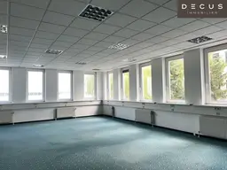 Büroflächen inkl. großer Anzahl von verfügbaren Stellplätzen