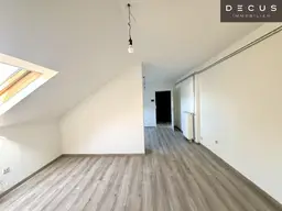 | CHARMANTE DACHGESCHOSSWOHNUNG | HELL &amp; ZENTRAL | 4. OG | IDEAL FÜR SINGLES &amp; STUDENTEN | TOP LAGE | NÄHE UNI