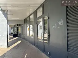 + + + GESCHÄFTSFLÄCHEN + + + Arkadenhof + + + direkte U3 Anbindung + + +