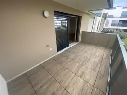 ERSTBEZUG - repräsentative, helle Wohnung mit Balkon und 2 Garagenplätzen im Zentrum vom Bisamberg