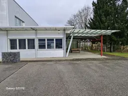Büroräume mit Lagerfläche, Terrasse und Parkplätzen!