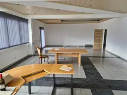 Büroräume mit Lagerfläche, Terrasse und Parkplätzen!