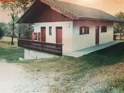 Privater Grund mit Badehaus!