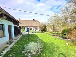 Ländliches Haus mit Nebengebäude und großem Grundstück für Tierhaltung in Südkärnten!