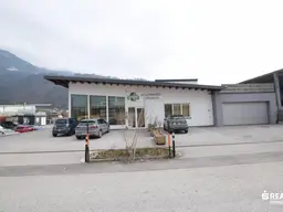 Perfektes Gewerbeobjekt mit 430 m² Fläche und einer großzügigen Wohnung (288 m²) und zahlreichen Annehmlichkeiten in Buch, Tirol!