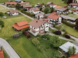 Charmantes Dreifamilienhaus in Höfen – viel Platz für Familien und individuelle Wohnkonzepte