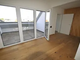 Das gesamte Dachgeschoss! Beim Klinikum und zu Fuß gleich in der City