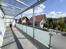 Hart bei Graz! Sonnige 3 Zimmer Wohnung mit TOP Ausstattung, großem Süd-Balkon &amp; ein Carport und ein weiterer KFZ Abstellplatz!
