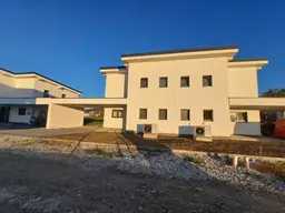Weitendorf! Hochwertige Doppelhaushälfte mit Photovoltaik und Doppelcarport!!!